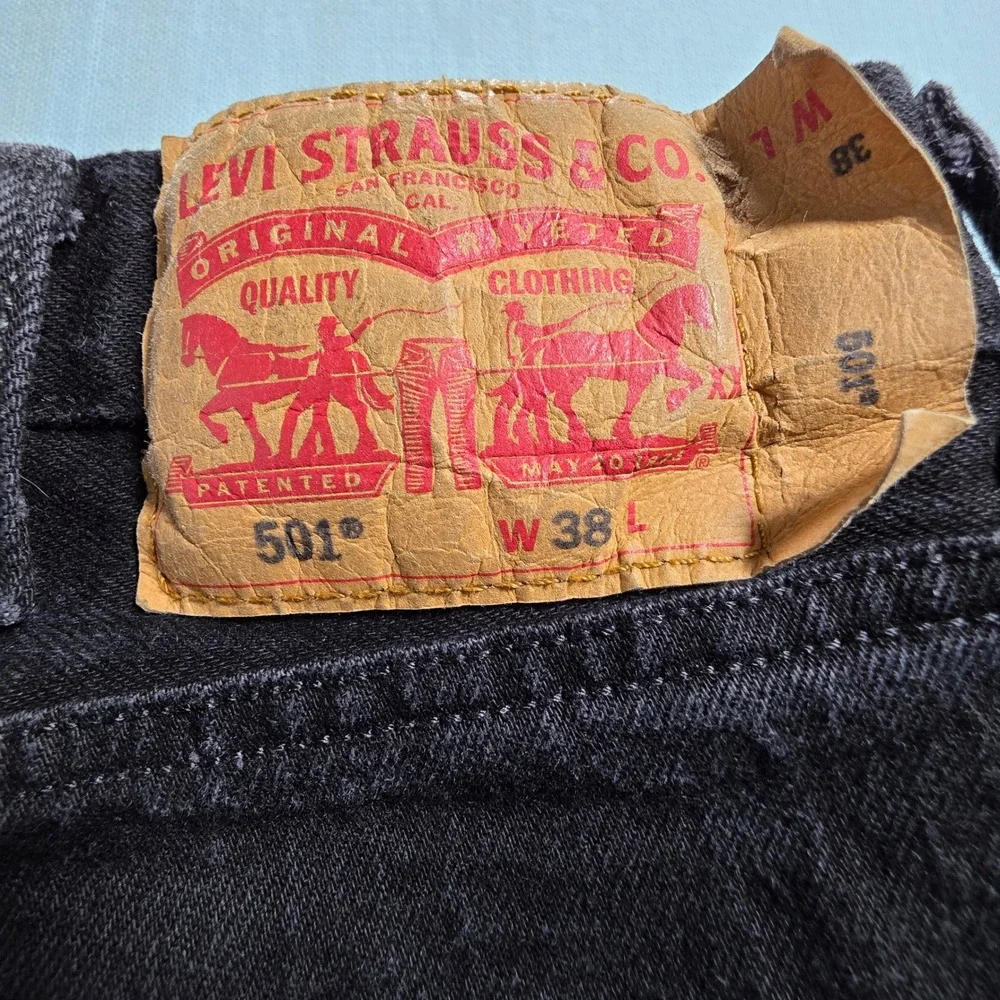 Levis 501 Mens Black Denim Shorts Original Fit Button Fly Cut Off Size 38 W38